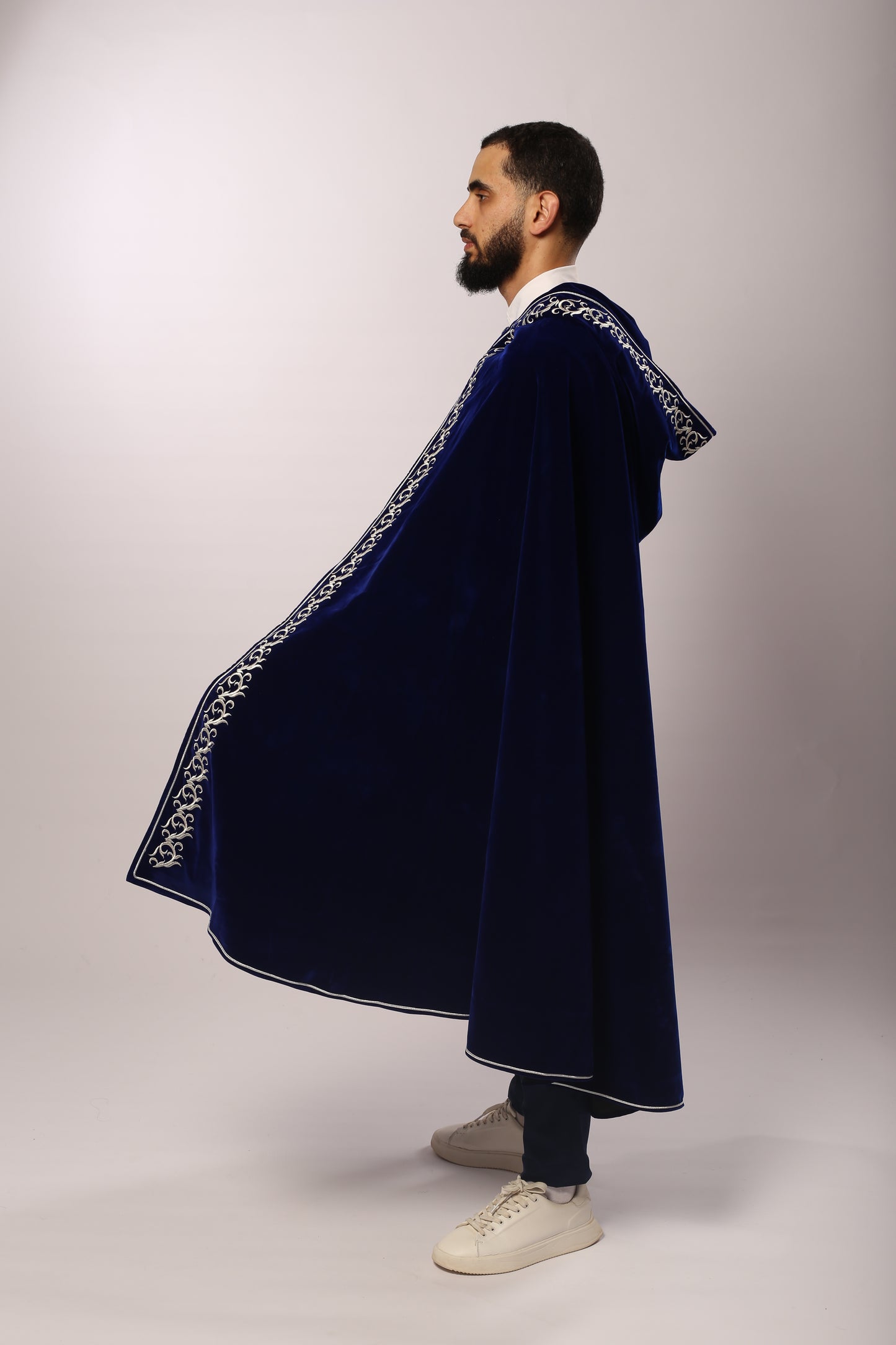 Barnous ASSIMI – Bleu Royal Velours EN PRÉCOMMANDE